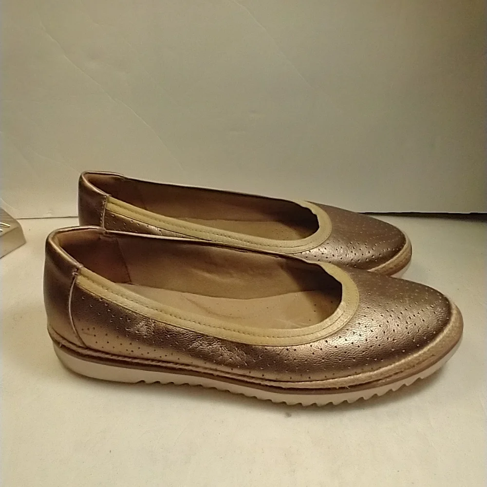 Clarks Serena Kellyn Metallic Gold Slip On Shoes Women's sz 8W